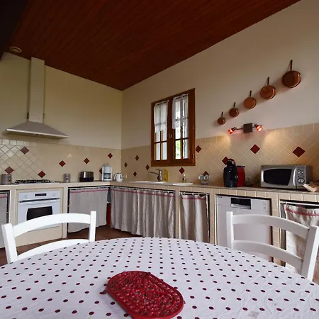 Maison A La Campagne Pour 8 Personnes - Clevacances 3 Cles